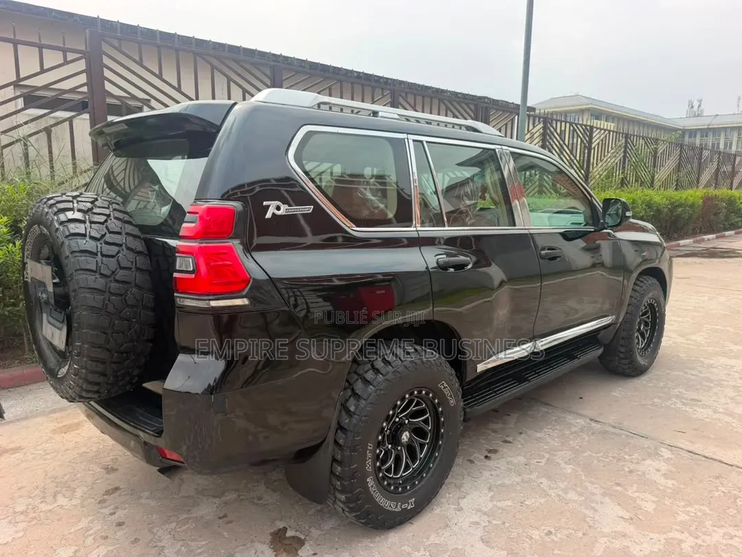 Toyota Land Cruiser Prado 2023 Noir