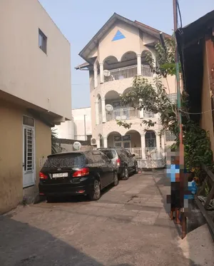 10chbre Appartement dans Empire Supreme, Limete à Vendre