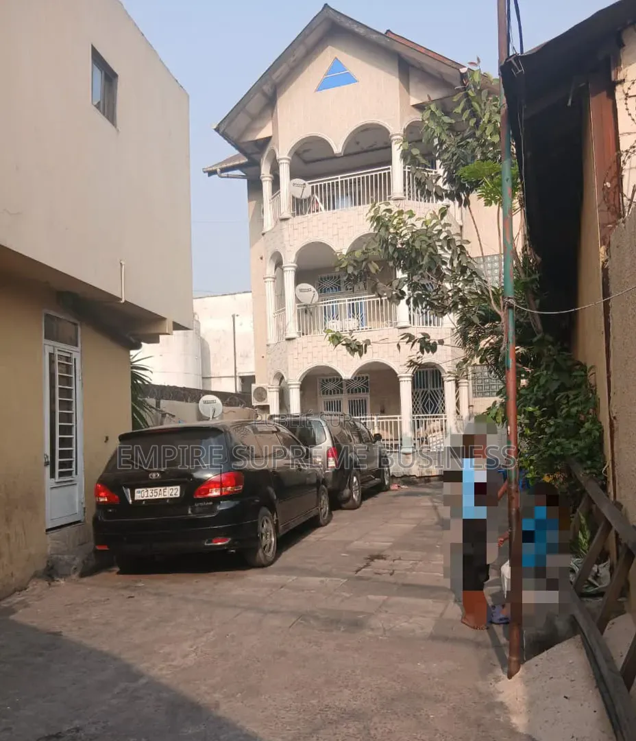 10chbre Appartement dans Empire Supreme, Limete à Vendre