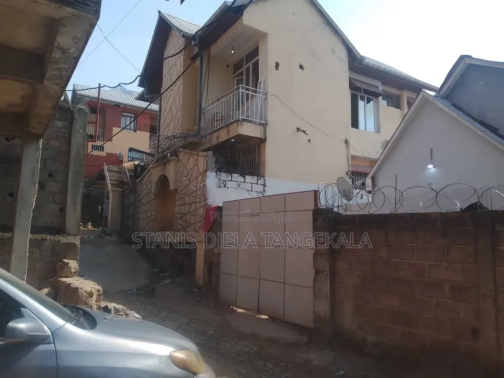 Meublé 6chbre Appartement dans Maison En Étage, Mont-Ngafula à Vendre