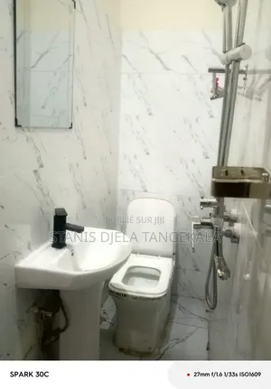 Meublé 6chbre Appartement dans Maison En Étage, Mont-Ngafula à Vendre