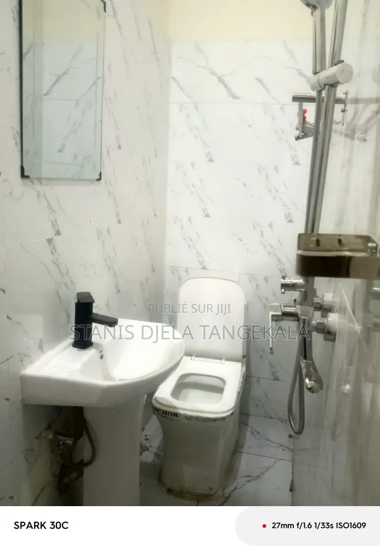 Meublé 6chbre Appartement dans Maison En Étage, Mont-Ngafula à Vendre