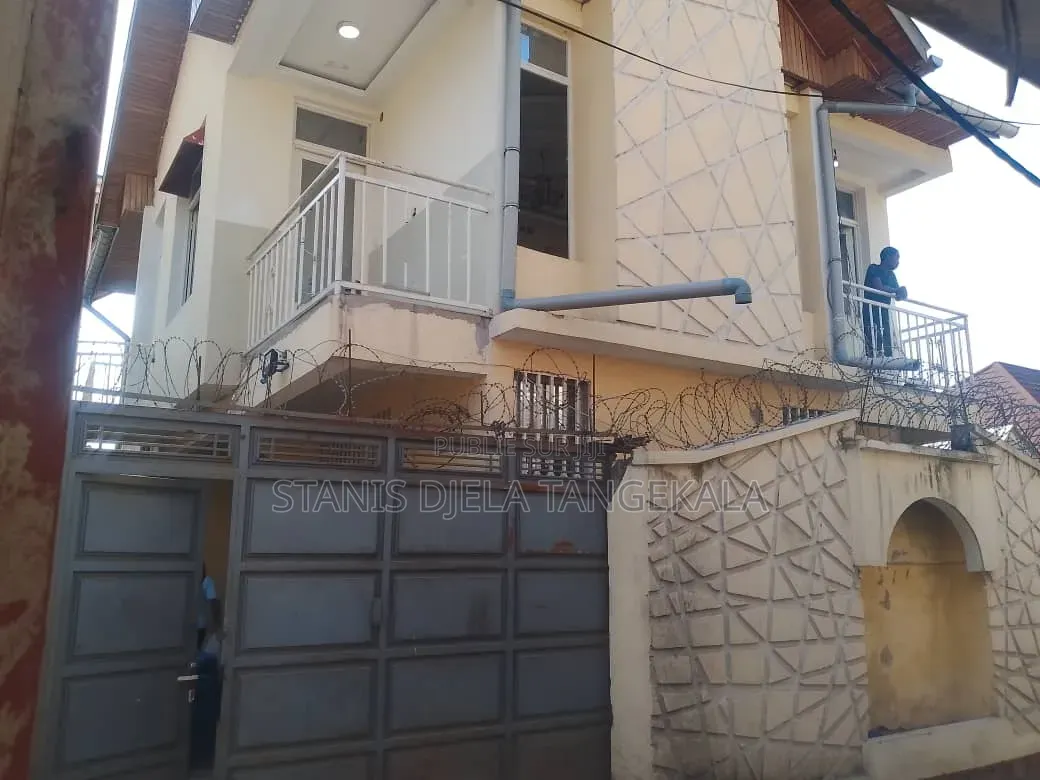 Meublé 6chbre Appartement dans Maison En Étage, Mont-Ngafula à Vendre