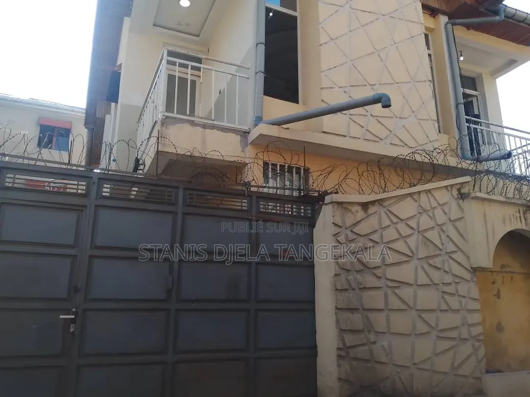 Meublé 6chbre Appartement dans Maison En Étage, Mont-Ngafula à Vendre