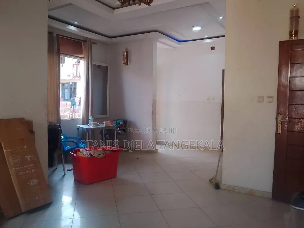 Meublé 6chbre Appartement dans Maison En Étage, Mont-Ngafula à Vendre