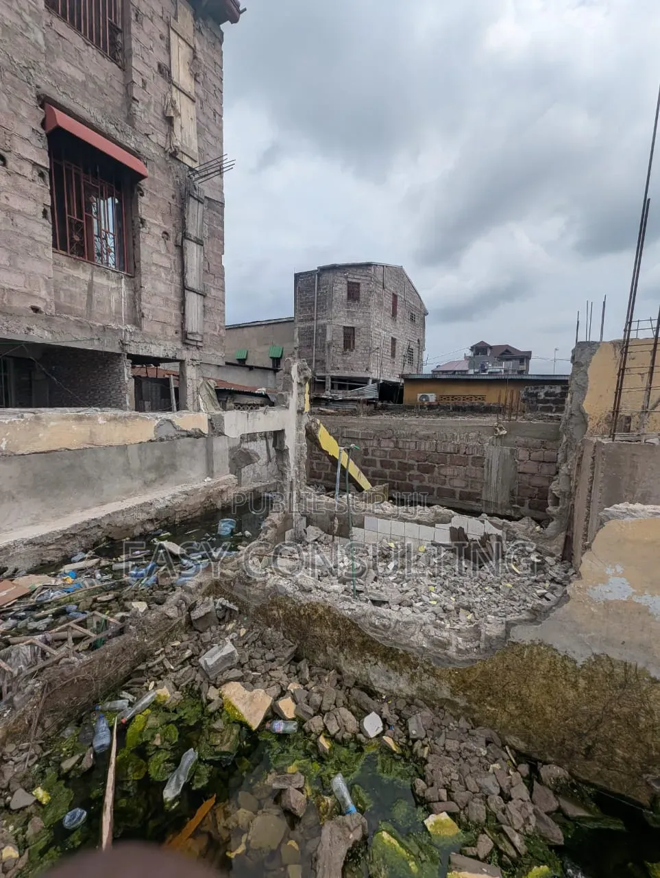 Terrain De 108 Mètre Carré À Vendre À Limete – 1ère Rue Résidentiel