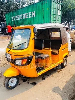 Nouveau TVS King Cargo 2022 Jaune