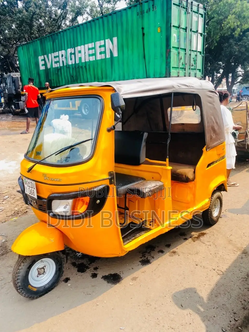 Nouveau TVS King Cargo 2022 Jaune