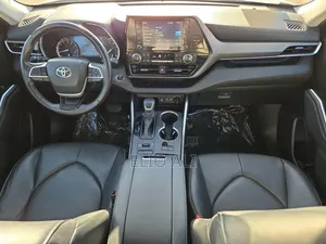 Toyota Highlander L 2022 Gris