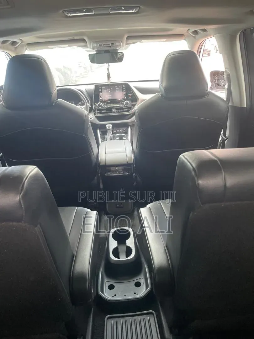 Toyota Highlander L 2022 Gris