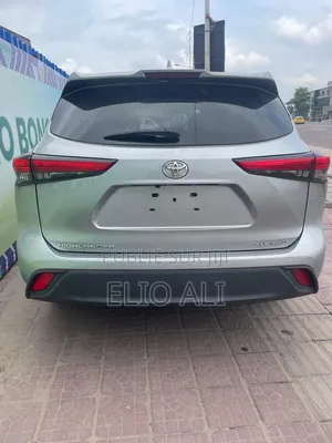 Toyota Highlander L 2022 Gris