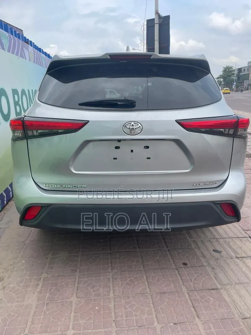 Toyota Highlander L 2022 Gris