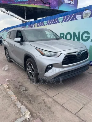 Toyota Highlander L 2022 Gris