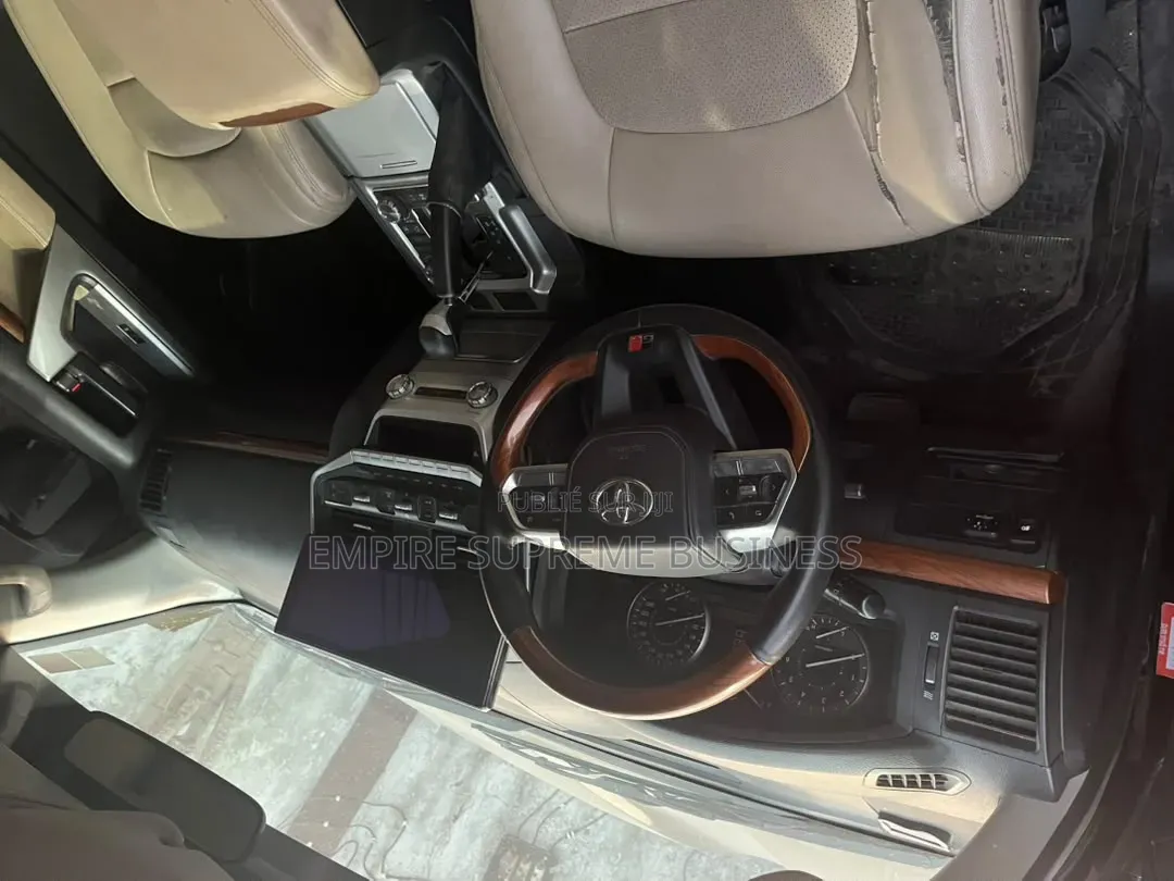 Toyota Land Cruiser Prado 2024 Gris
