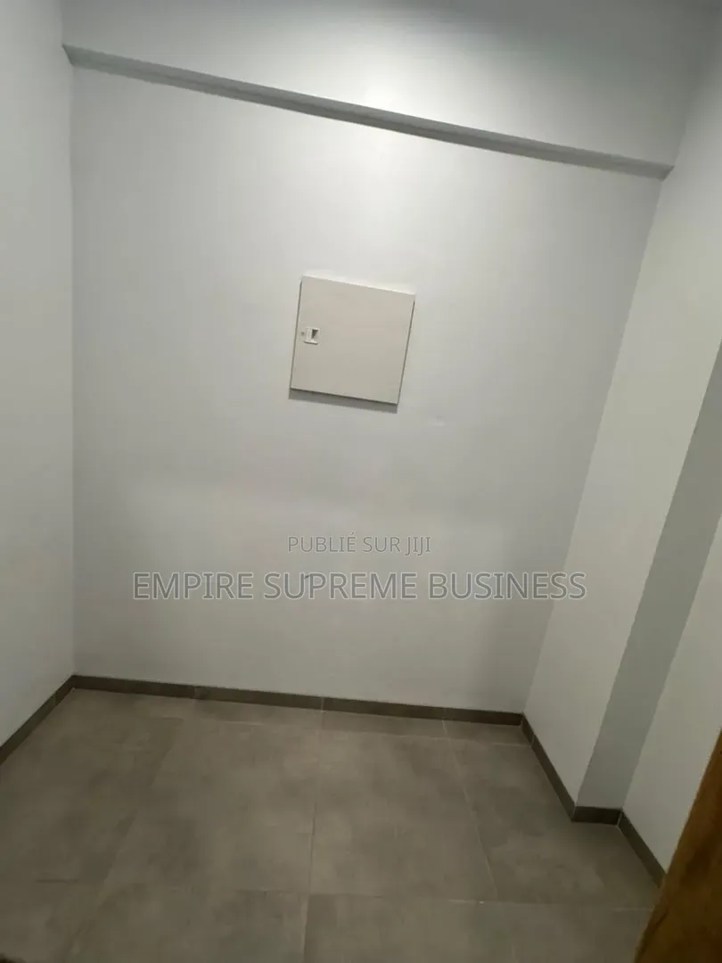 3chbre Appartement dans Empire Supreme, Limete à Vendre