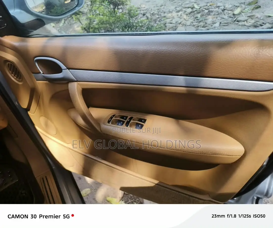 Porsche Cayenne Turbo 4dr SUV AWD (4.8L 8cyl Turbo 8A) 2015 Gris