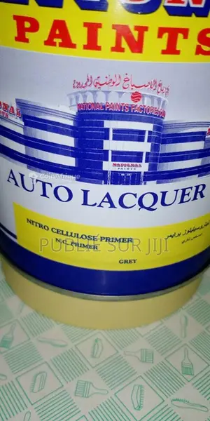 Photo - Toutes sortes de peintures et matériaux de construction