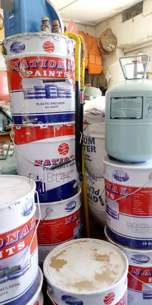 Toutes sortes de peintures et matériaux de construction