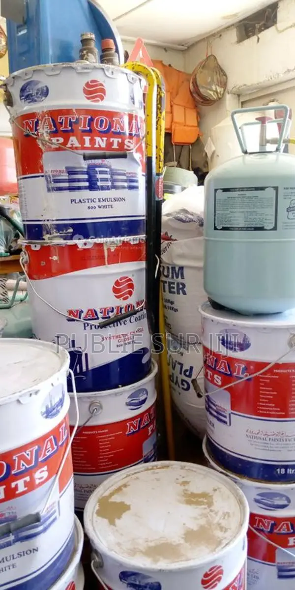 Toutes sortes de peintures et matériaux de construction