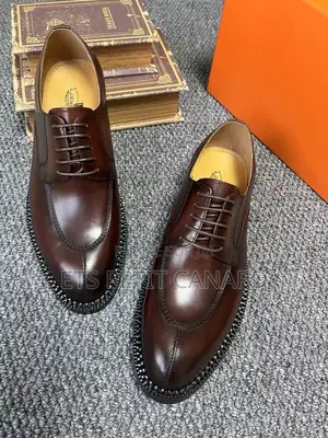 Chaussures En Cuirs