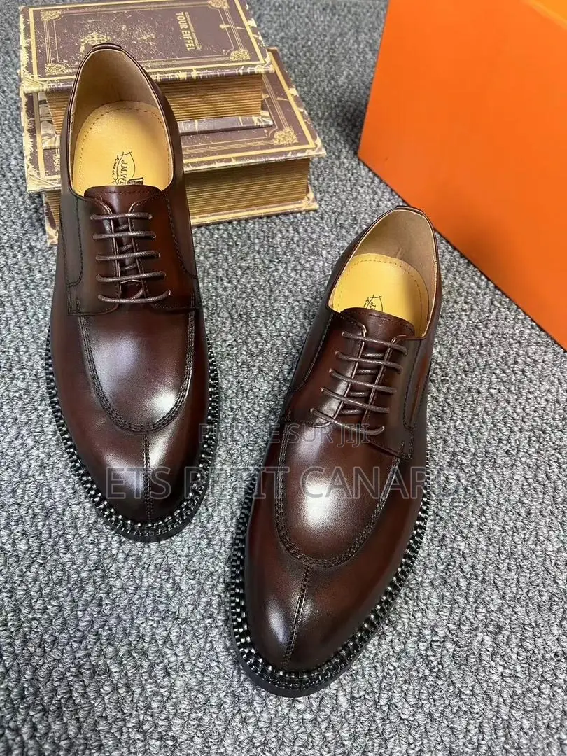 Chaussures En Cuirs