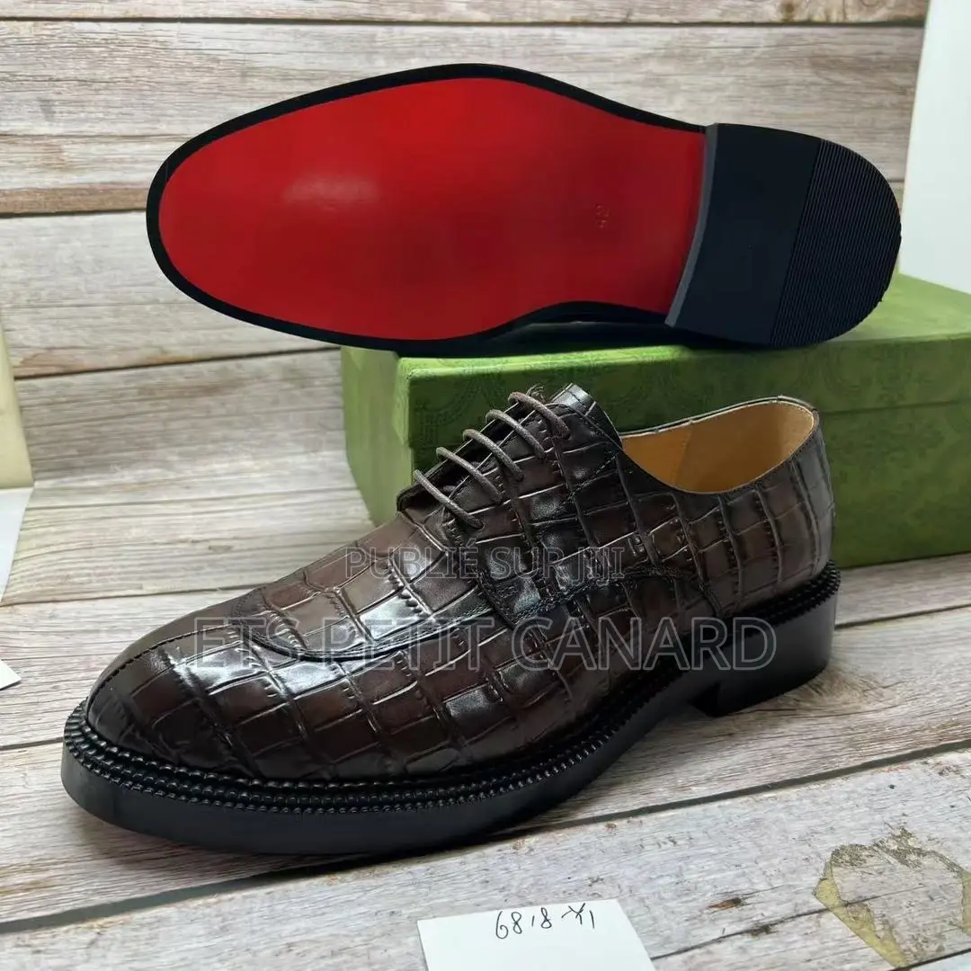 Chaussures En Cuirs