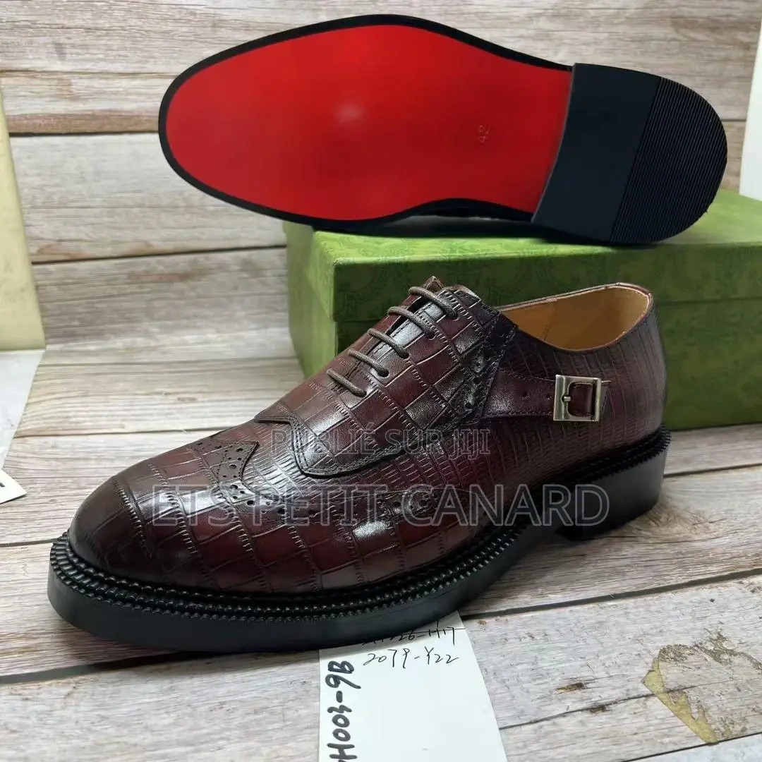Chaussures En Cuirs