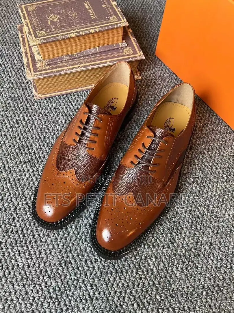 Chaussures En Cuirs