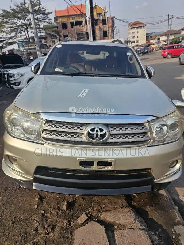 Toyota Fortuner 2010