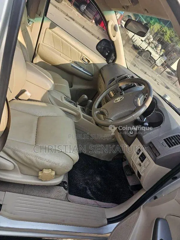 Toyota Fortuner 2010
