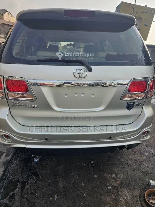 Toyota Fortuner 2010
